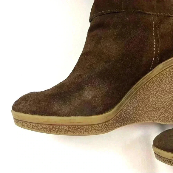 Marc Fisher Brown Suede “70’s” Rubber Wedge Faux Fur Top Buckle Boots Size 9M - Picture 9 of 16